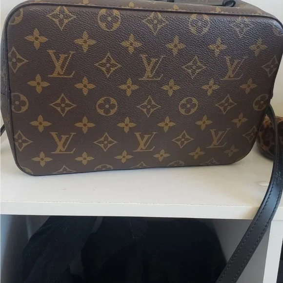 Louis Vuitton Neo Noe MM - Picture 3 of 9